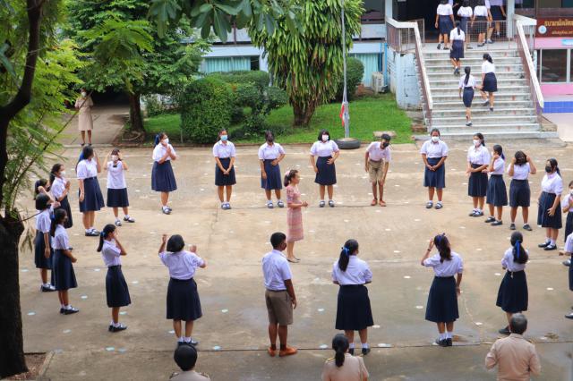 1. สุขสันต์วันเกษียณ ถึงตัวจะไป แต่ใจยังผูกพัน